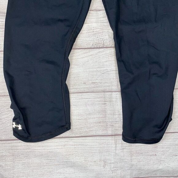 Under Armour women’s M heat gear pull on  compression leggings black capris - Picture 2 of 9